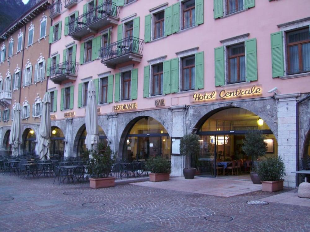 Hotel Centrale Riva del Garda Exterior photo