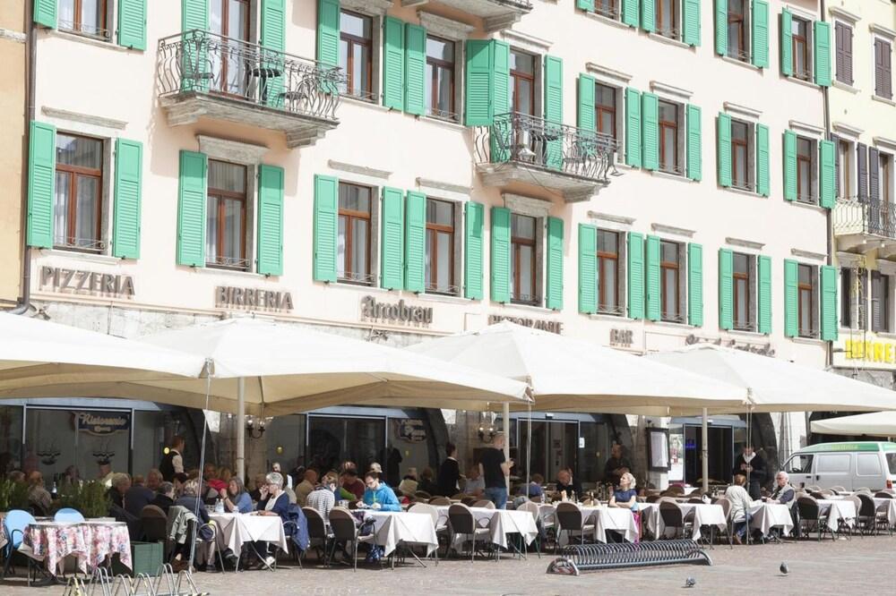 Hotel Centrale Riva del Garda Exterior photo