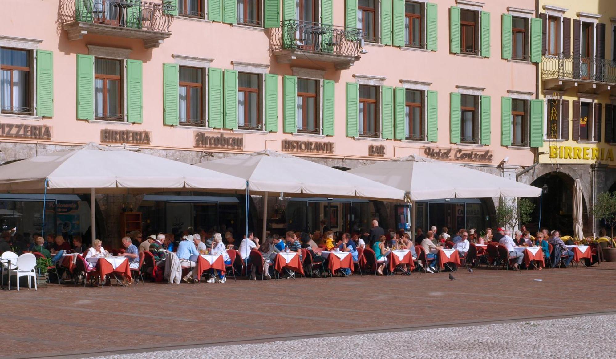 Hotel Centrale Riva del Garda Exterior photo