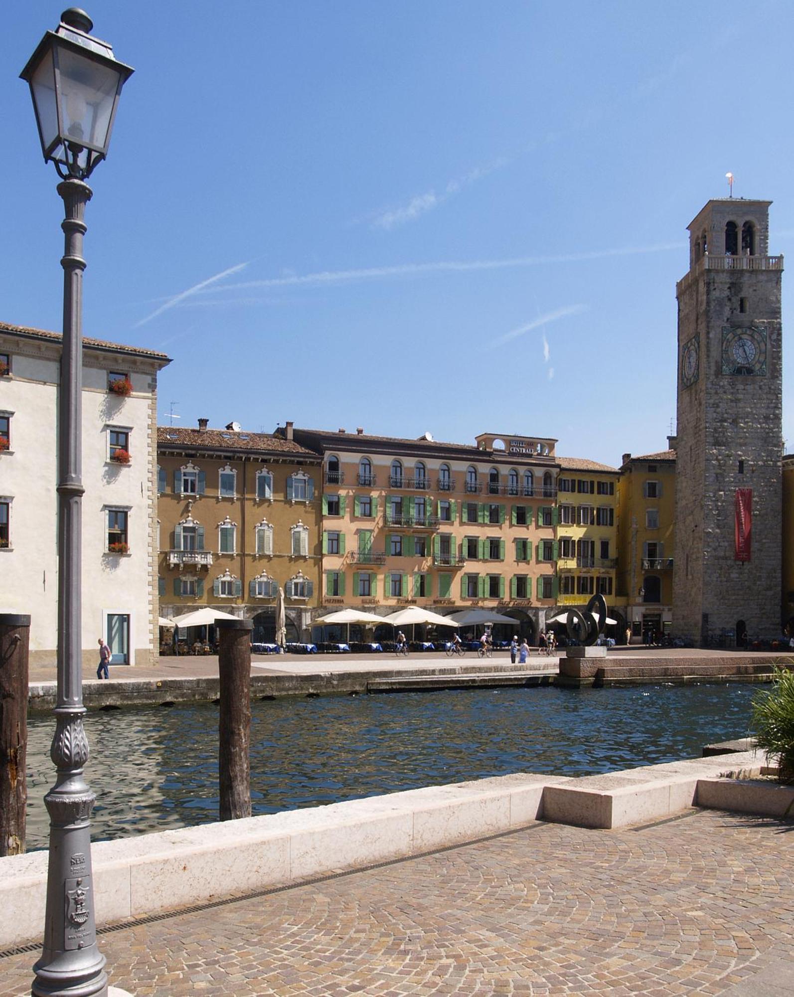 Hotel Centrale Riva del Garda Exterior photo