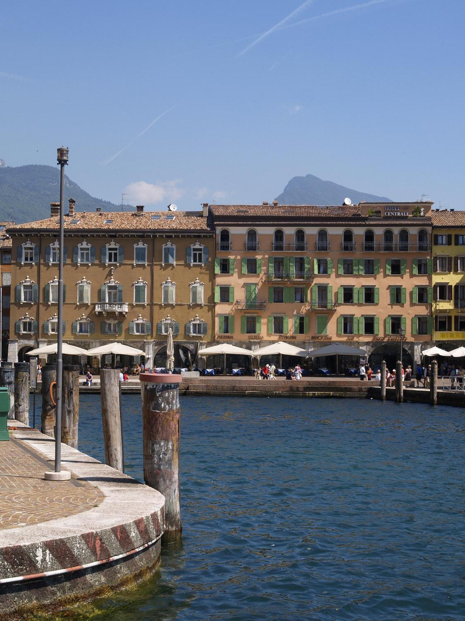 Hotel Centrale Riva del Garda Exterior photo